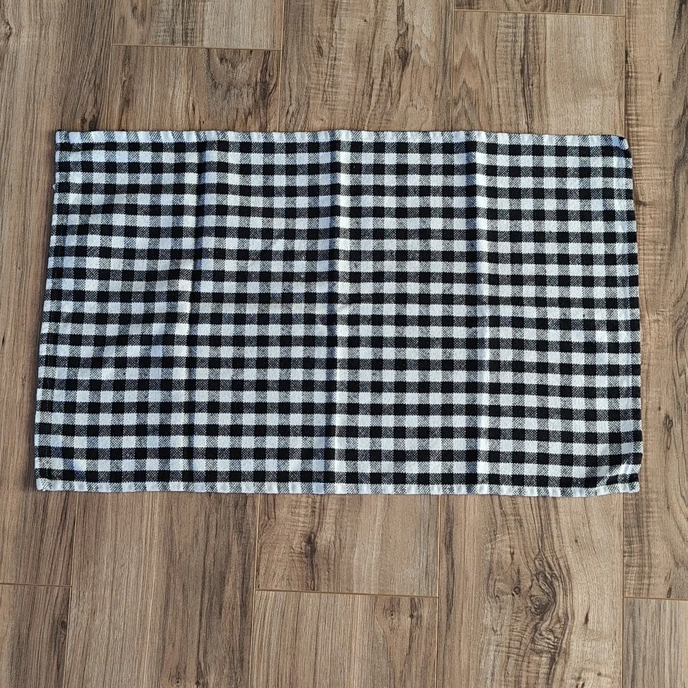 EUC Set of 4 kitchen towels and drying mat